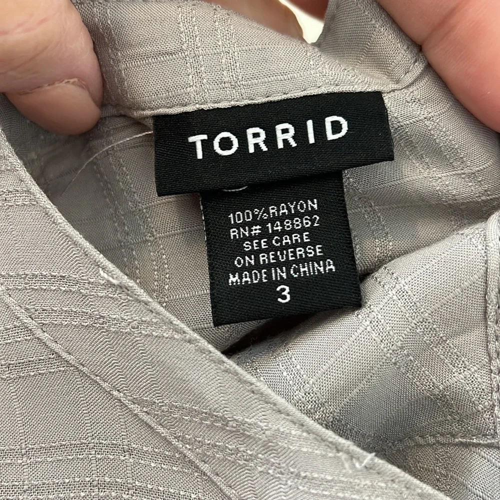 Torrid 3x gray shirt blouse - Picture 8 of 9